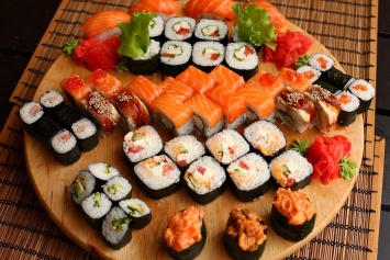 Разнообразные виды суши для ценителей японской кухни