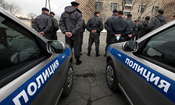 В Кемерово полицейские издевались над женщиной на глазах ее детей