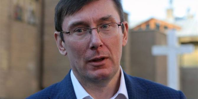 Эксперт отмечает, остается возможность того, что Юрия Луценко уговорят остаться