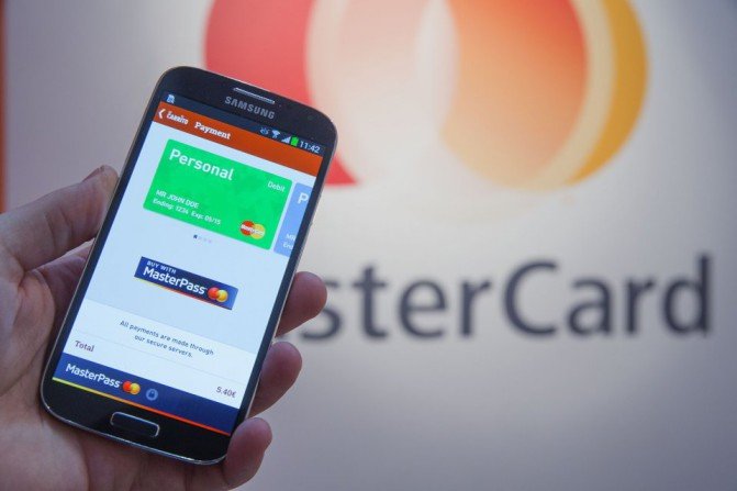 Mastercard вводит новый способ идентификации личности клиента с помощью сэлфи