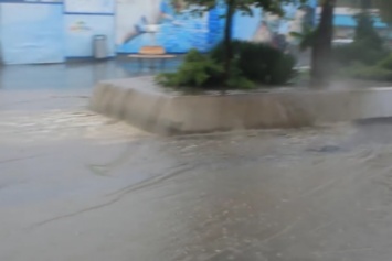 Водопад Одесский: Появилось видео как выглядела Аркадия в разгар ливня (ВИДЕО)