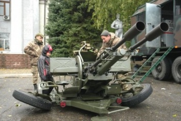 В Покровске (Красноармейске) проходит выставка военной техники