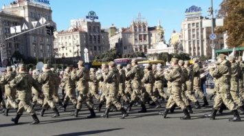 На Крещатике выступили военные оркестры