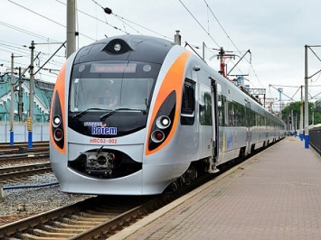 Поезд Киев - Запорожье остановился на Днепропетровщине из-за технической неисправности