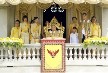 Трон в Таиланде будет занимать 96-летний регент