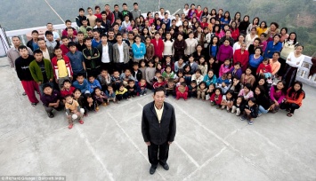 Самая большая в мире семья: у этого мужчины 39 жен, 94 ребенка и 33 внука!