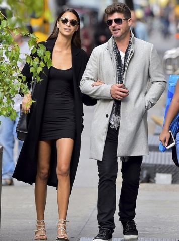 Робин Тик и Эйприл Лав Гири на прогулке в Нью-Йорке