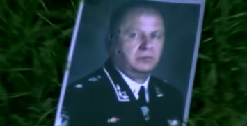 Военные в масках расстреляли фото начальника запорожской СБУ (Видео)