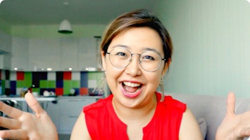Бабушка казахстанской видеоблогерши стала звездой YouTube
