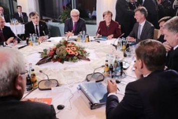 Политолог о встрече «нормандской четверки»: зыбкие договоренности, ряд уступок, испуганный Путин и козырь Порошенко