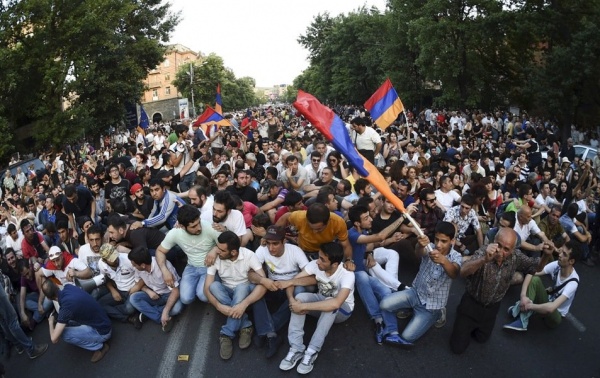 Полиция Еревана предупредила о возможных провокациях протестующих