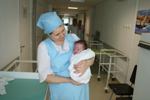 В Иркутске грудного ребенка бросили на улице