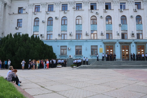 Жители Симферополя вышли на акцию протеста против сноса оккупантами рынка