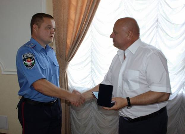 Запорожские милиционеры получили награды за бои под Широкино