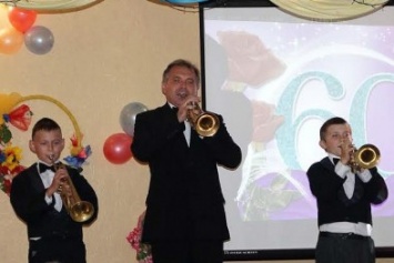 В Павлограде в духовом оркестре играет трехлетний малыш