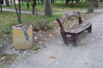 В Херсоне в парке Маргелова снова «поработали» вандалы
