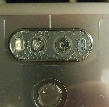 Защитное стекло двойной камеры LG V20 может самопроизвольно потрескаться [фото]