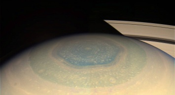 «Кассини» запечатлел изменения в «шестиграннике» Сатурна