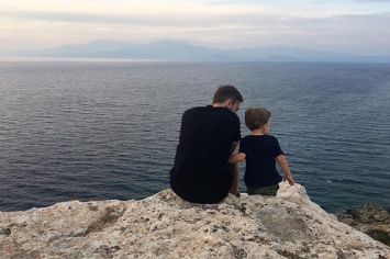 Дмитрий Шепелев отдыхает с сыном Платоном у моря