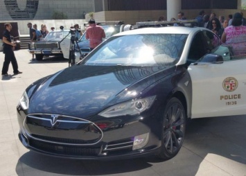 Tesla передала электромобили полиции Лос-Анджелеса