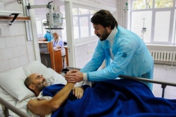 Украинский шоумен Сергей Притула проведал бойцов в одесском госпитале (ФОТО)