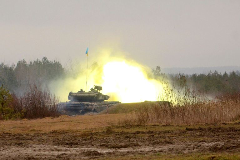 Террористы из танка обстреляли позиции военных в Павлополе