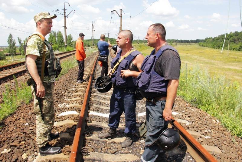 На Донбассе восстанавливают ж/д пути после мародеров