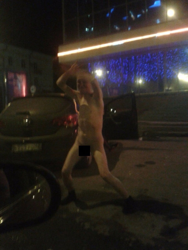 В центре Кемерово ночью танцевал голый мужчина