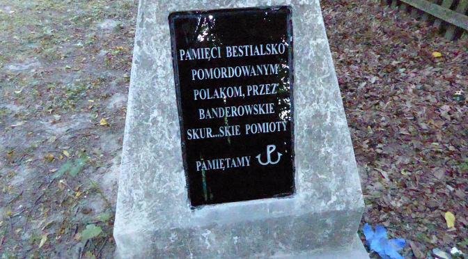В Польше меняют таблички на памятниках УПА