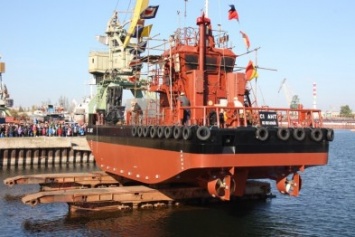 Херсонский судостроительный завод спустил на воду нефтемусоросборщик (фото)