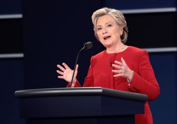 Клинтон призвала ФБР опубликовать всю информацию о ее почте