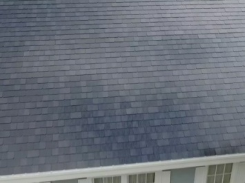 Tesla представила интегрированные в крышу дома солнечные батареи