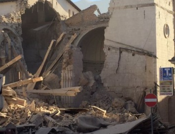 Землетрясение в Италии: Разрушена Базилика Святого Бенедикта