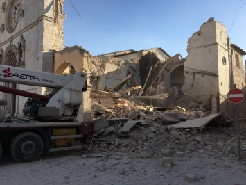 Землетрясение в Италии: десятки пострадавших, разрушена Базилика