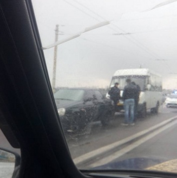 Жители Запорожья застряли в пробках