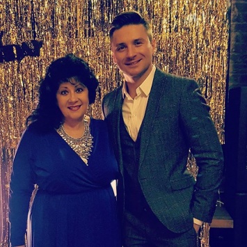 Певец Сергей Лазарев в Instagram поздравил свою маму с днем рождения