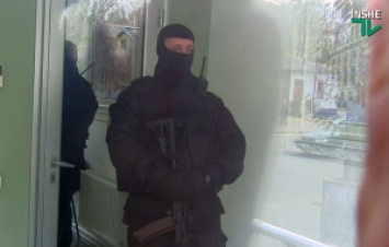 В Николаеве в офис «Прометея» ворвались вооруженные люди в балаклавах