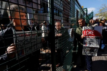 Полиция Турции задержала главного редактора и сотрудников оппозиционной газеты