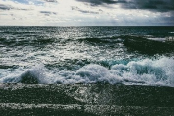 Бушующее осеннее море завораживает красотой (ФОТО)