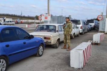 Сегодня на пункте пропуска "Марьинка" образовались очереди из 420 автомобилей