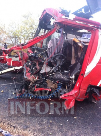 На трассе Одесса-Рени столкнулись два грузовика, погибли оба водителя