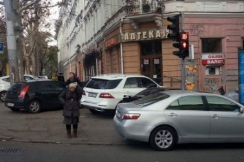 Автохамам в Одессе дозволено все: особенно если весь в белом (ФОТО)