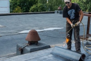 В Харьковском горсовете уверяют, что отремонтировали более тысячи крыш жилых домов