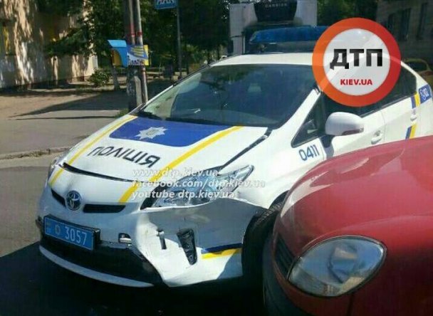 Полиция отчиталась об аварии на Ленинградской площади: виноваты оба водителя