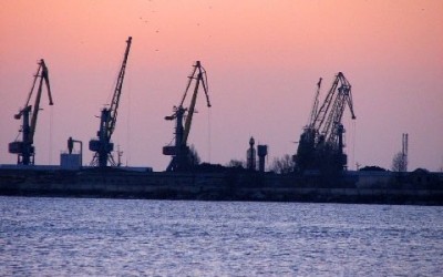 В Кабмине пообещали оформлять грузы в портах в течение часа