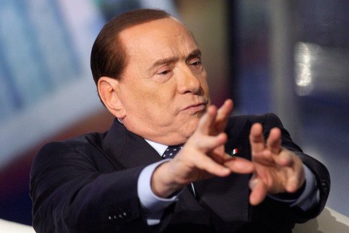 Сильвио Берлускони осужден на три года за взятки сенаторам