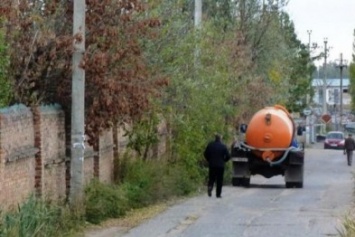 Херсонские ассенизаторы сливают отходы просто в Днепр