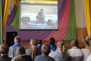 «Война на нулевом километре»: херсонским школьникам показали фильм о пограничниках в АТО