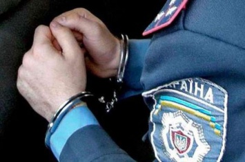 Запорожский суд оштрафовал и отпустил полицейского, который попался на взятке в служебном кабинете