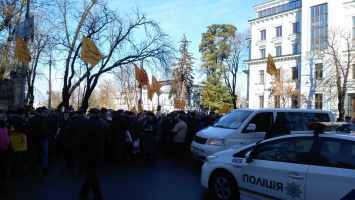 Обманутые вкладчики банков перекрыли центральную улицу Киева